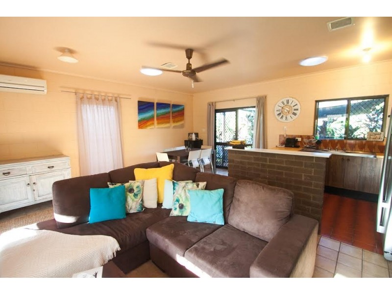 10 Nioka Place, Caravonica QLD 4878