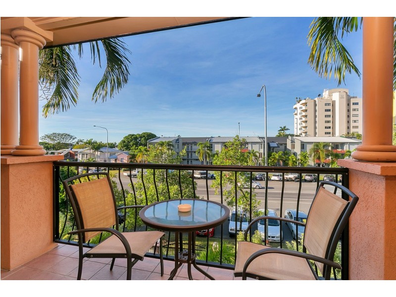 33/255 Lake Street, Cairns North QLD 4870