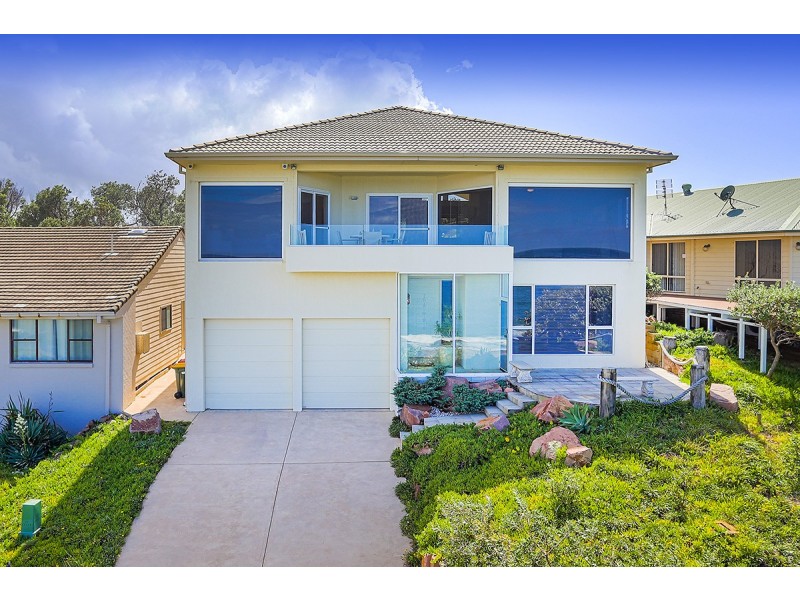 22 Pacific Street, Fishermans Bay NSW 2316