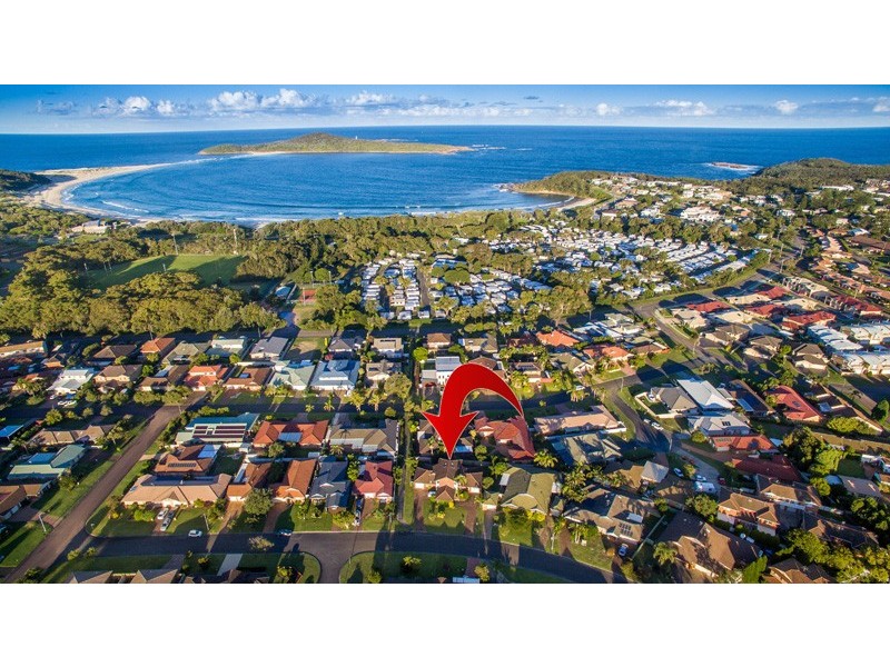 1 /16 Pebble Parade, Fingal Bay NSW 2315