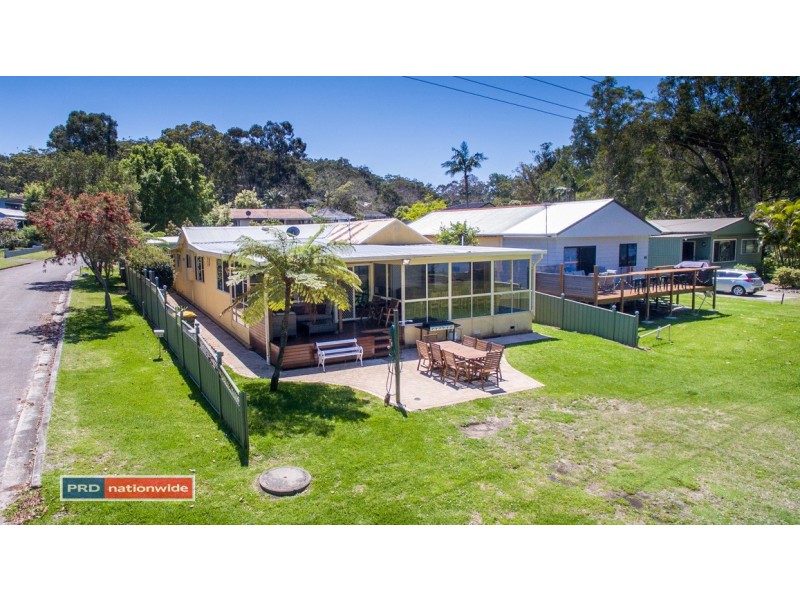 2 Crawley Avenue, Lemon Tree Passage NSW 2319