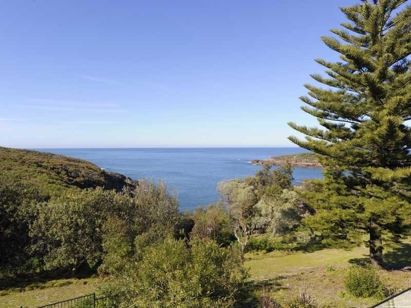 8 Tomaree Crescent, Boat Harbour NSW 2316