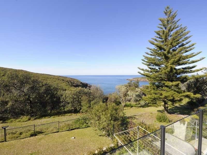 8 Tomaree Crescent, Boat Harbour NSW 2316