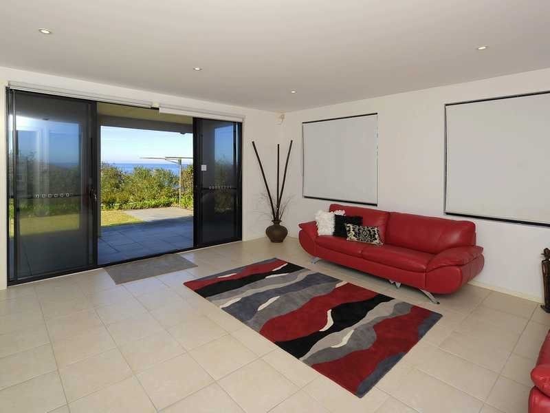 8 Tomaree Crescent, Boat Harbour NSW 2316