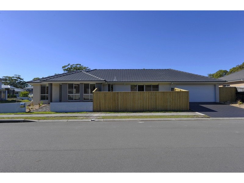 25 Seaspray Avenue, Nelson Bay NSW 2315