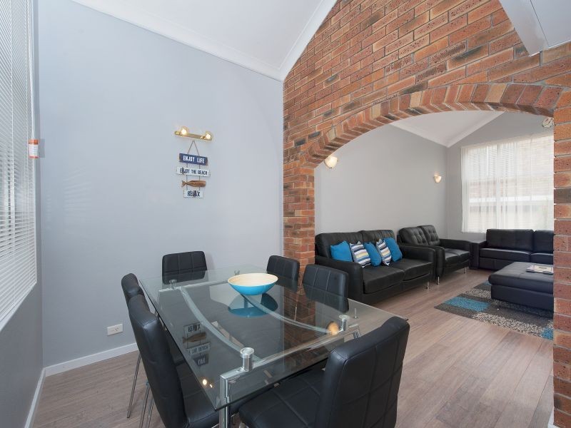 8/4 Messines Street, Shoal Bay NSW 2315