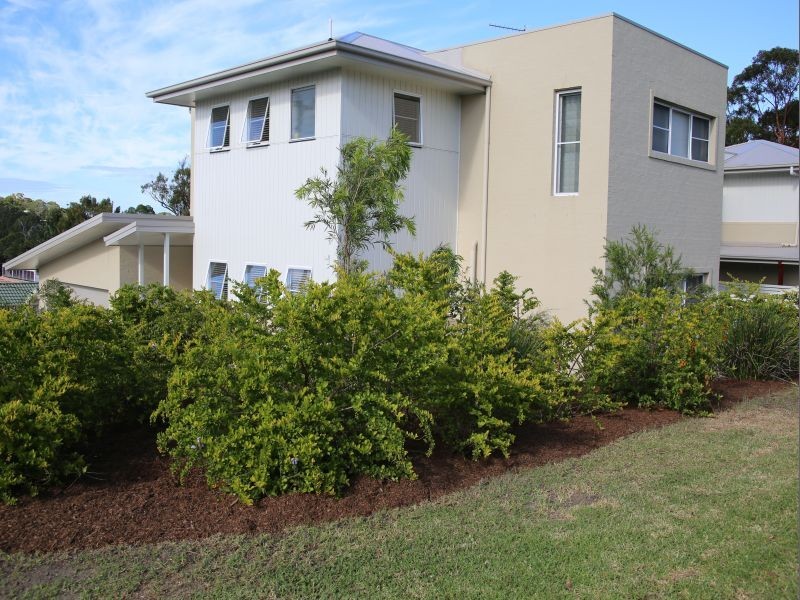 10 Ash Street, Soldiers Point NSW 2317