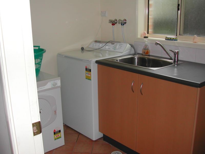 1/7 Crystal Cl, Fingal Bay NSW 2315