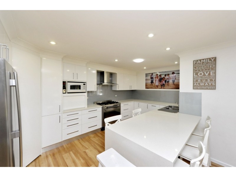 8 Crystal Close, Fingal Bay NSW 2315