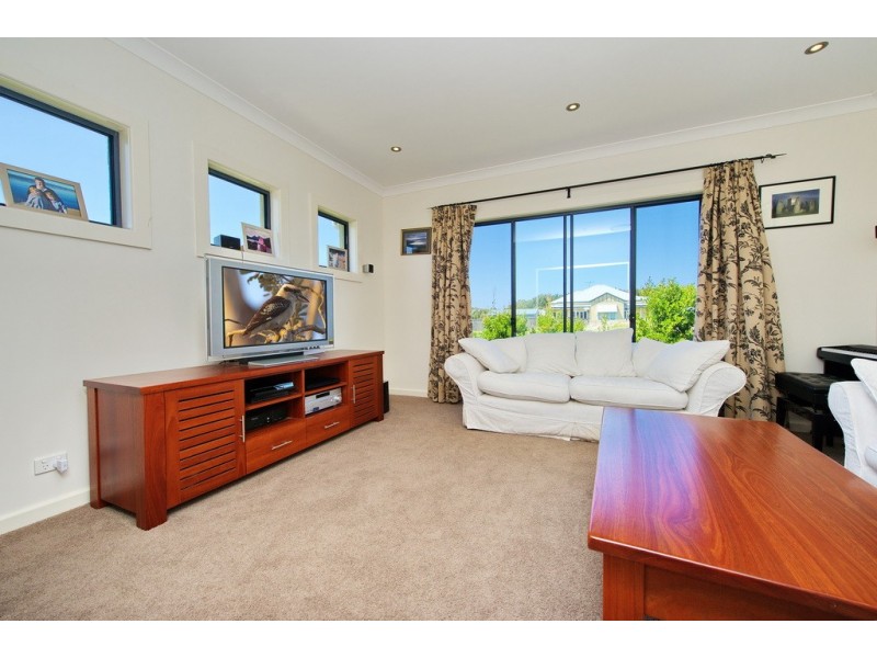 5 Echo Place, One Mile NSW 2316