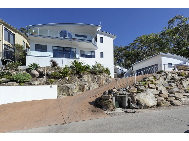 21b Tareebin Road, Nelson Bay NSW 2315