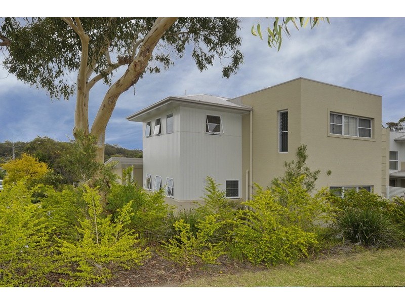 10 Ash St, Soldiers Point NSW 2317