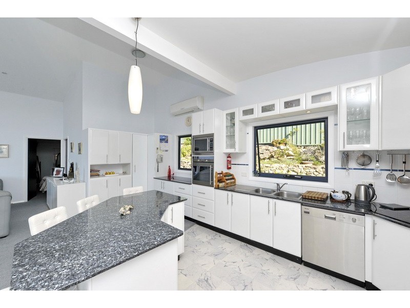 21b Tareebin Road, Nelson Bay NSW 2315