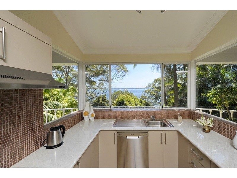 18 Gloucester St, Nelson Bay NSW 2315
