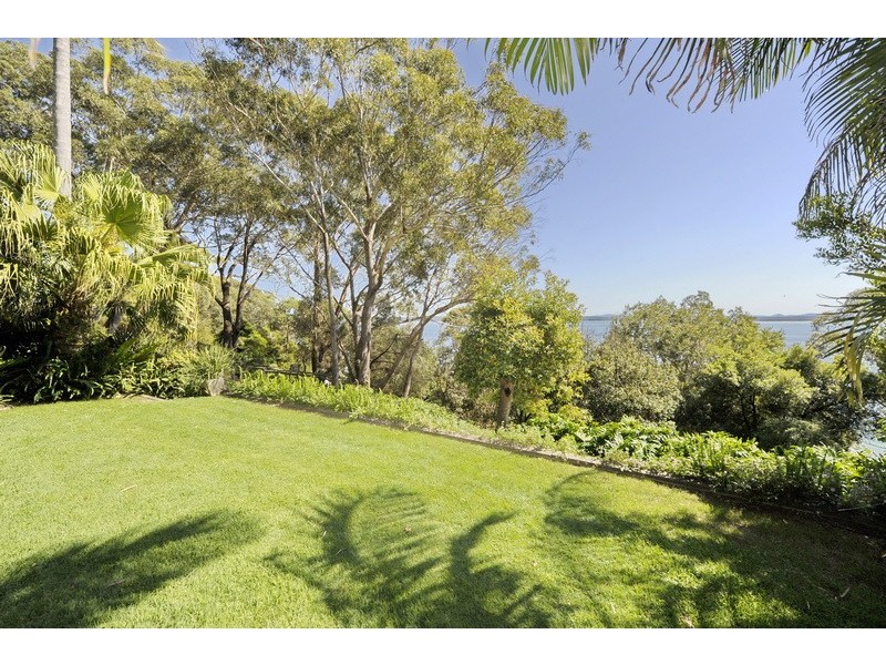 18 Gloucester St, Nelson Bay NSW 2315