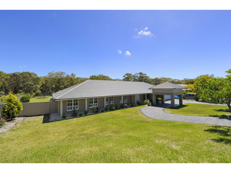 8 Reflections Drive, One Mile NSW 2316