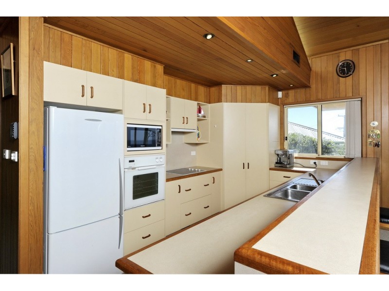 20 Pacific Street, Fishermans Bay NSW 2316
