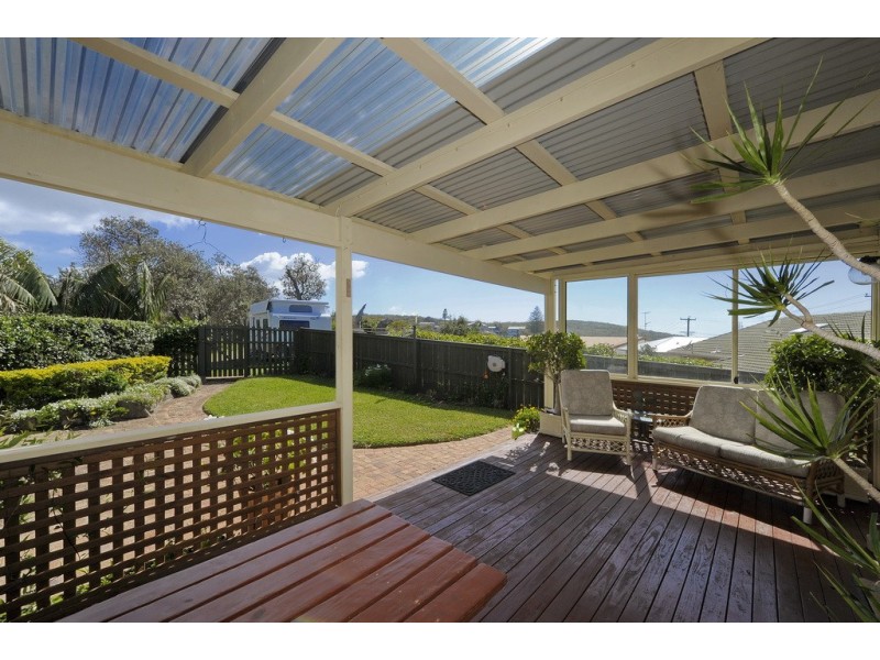 20 Pacific Street, Fishermans Bay NSW 2316