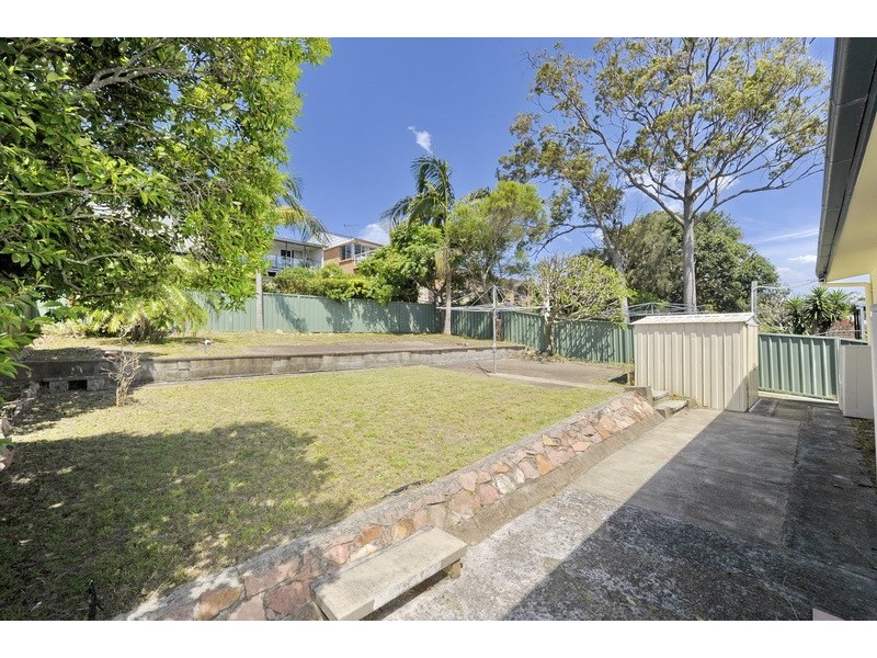 73 Sandy Point Rd, Corlette NSW 2315