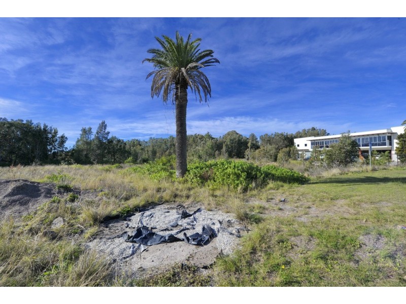 25 Shearwater Drive, Taylors Beach NSW 2316