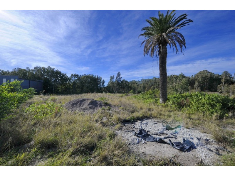 25 Shearwater Drive, Taylors Beach NSW 2316