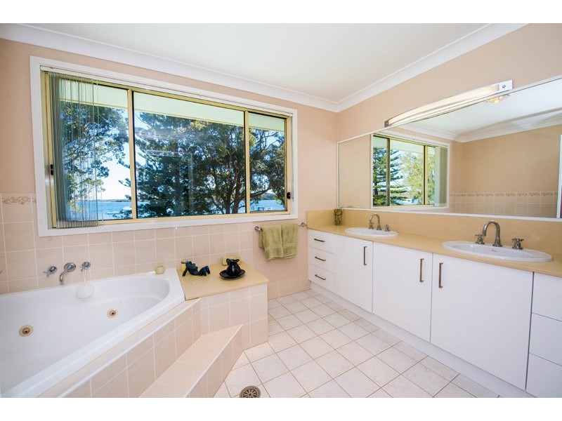 40 Albert Street, Taylors Beach NSW 2316