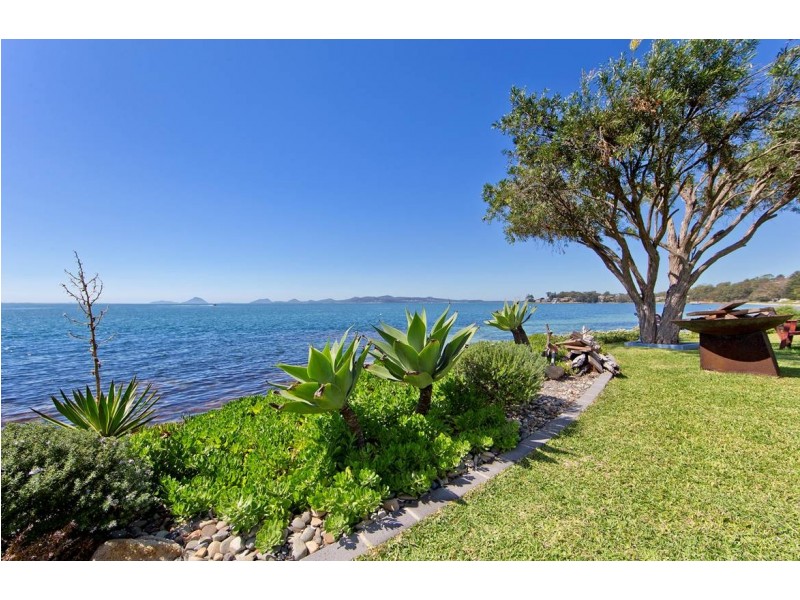 10 Mitchell Street, Soldiers Point NSW 2317