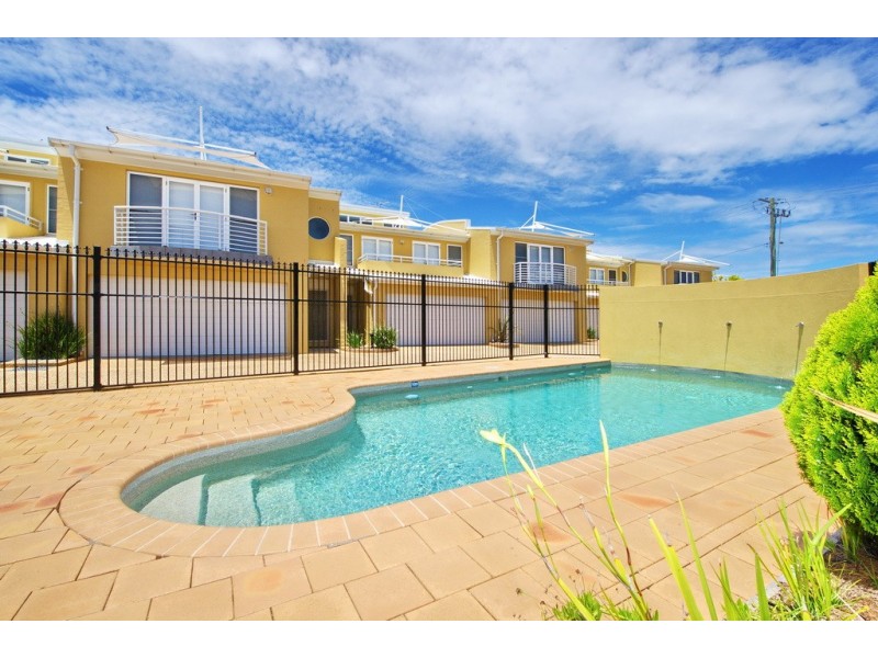 1/8. Ala Moana Way, Fingal Bay NSW 2315