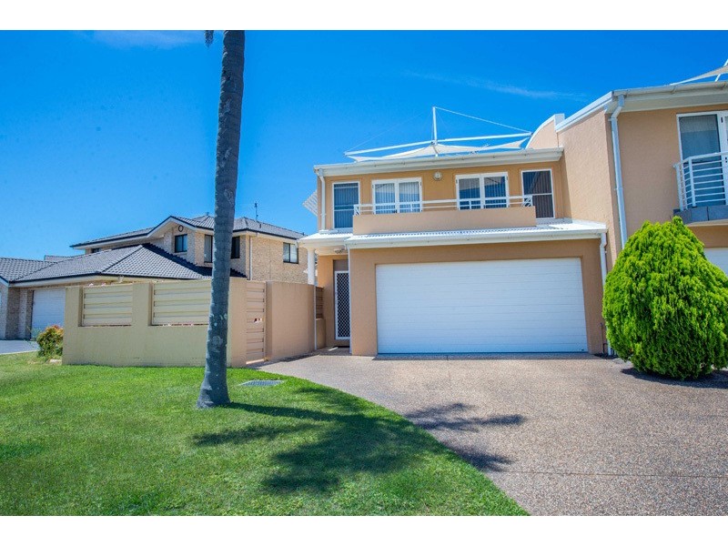 1/8. Ala Moana Way, Fingal Bay NSW 2315