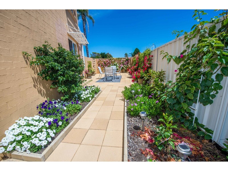 1/8. Ala Moana Way, Fingal Bay NSW 2315