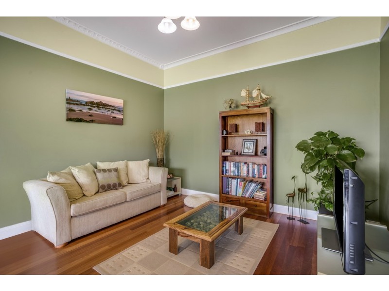9 Echo Place, One Mile NSW 2316