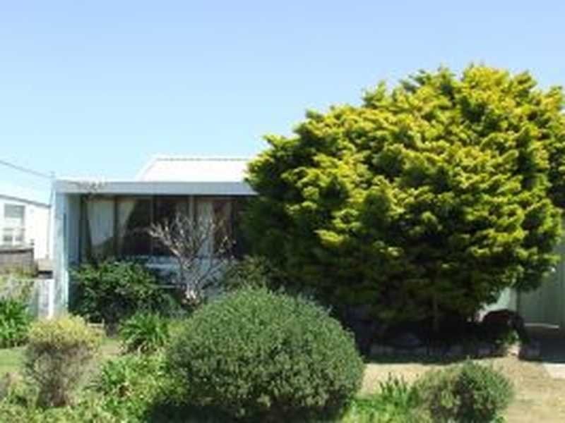 10 Ocean Street, Fishermans Bay NSW 2316