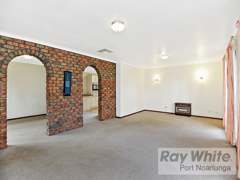 2 Devon Crescent, Happy Valley SA 5159