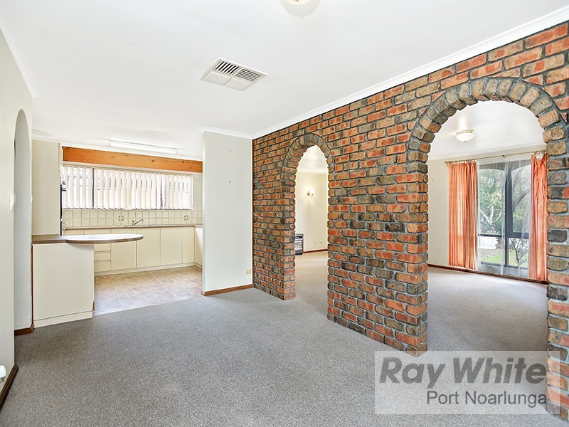 2 Devon Crescent, Happy Valley SA 5159