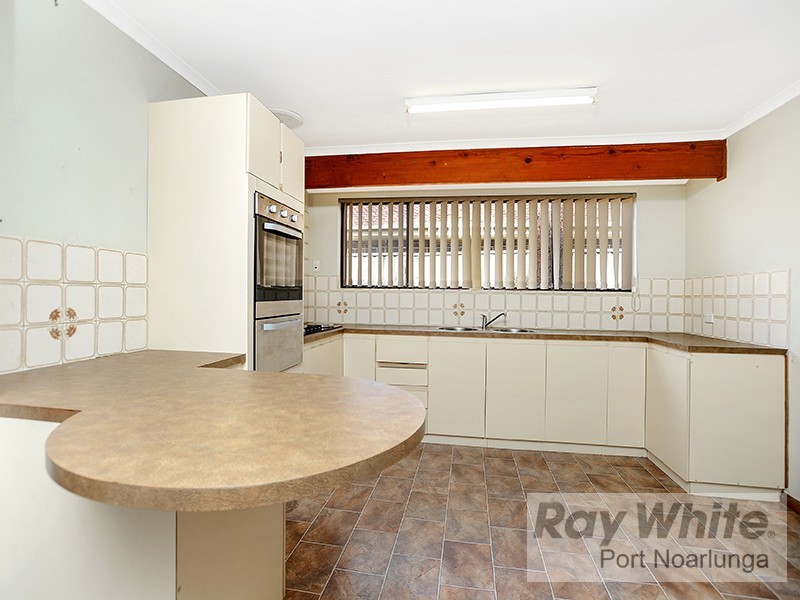 2 Devon Crescent, Happy Valley SA 5159