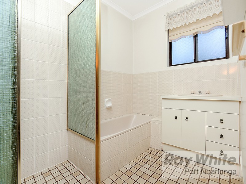 2 Devon Crescent, Happy Valley SA 5159