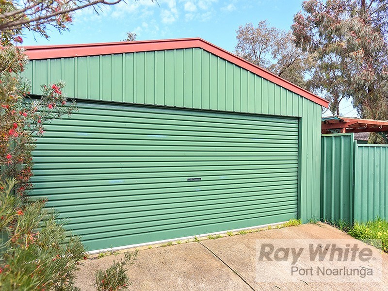 2 Devon Crescent, Happy Valley SA 5159