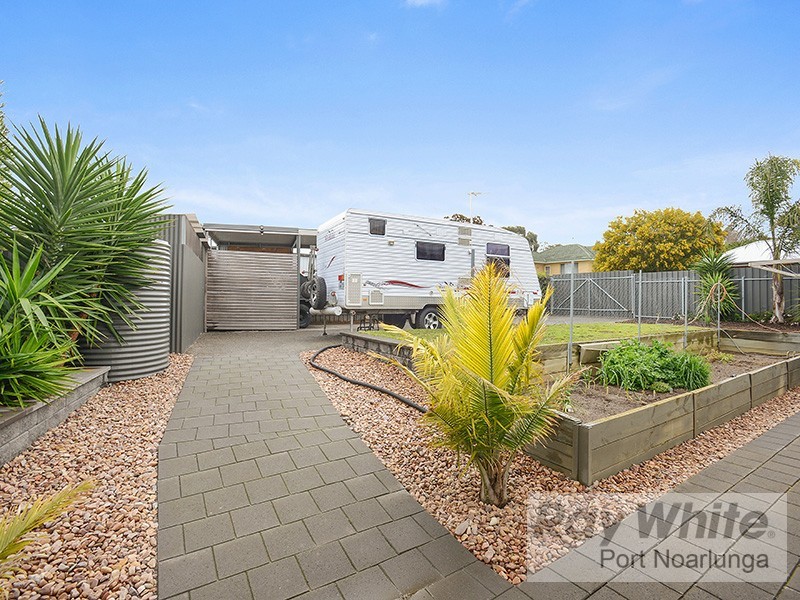 1 Hender Avenue, Port Noarlunga SA 5167