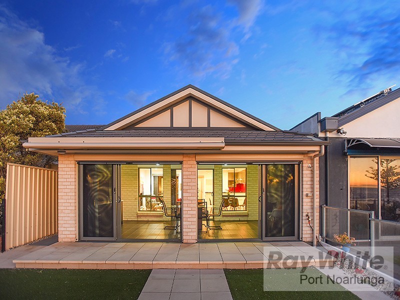 25 Esplanade, Christies Beach SA 5165