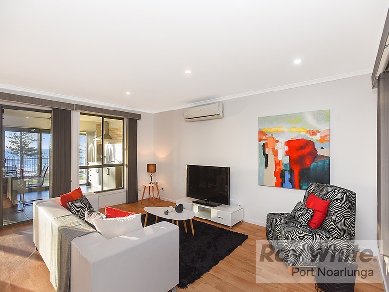 25 Esplanade, Christies Beach SA 5165