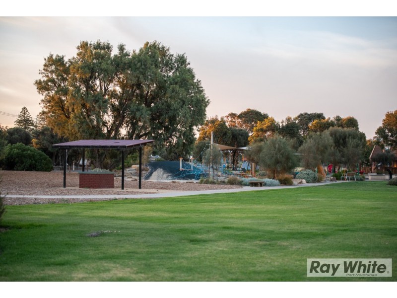 8 Commercial Road, Port Noarlunga South SA 5167