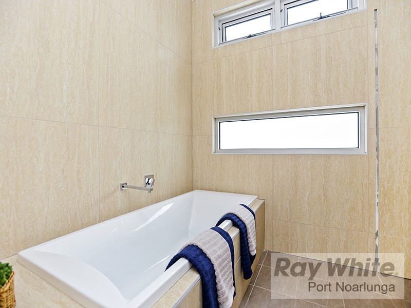 18 Vernon Street, Port Noarlunga South SA 5167