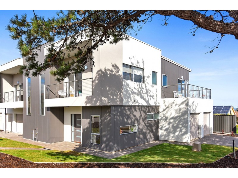 24 Griffiths Drive, Moana SA 5169