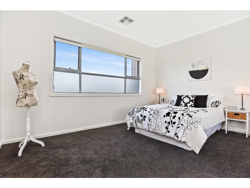 24 Griffiths Drive, Moana SA 5169