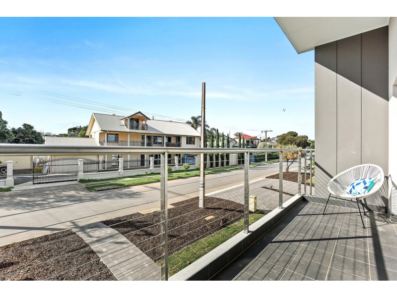 24 Griffiths Drive, Moana SA 5169
