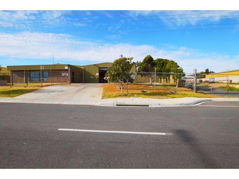 15 Chrysler Road, Lonsdale SA 5160