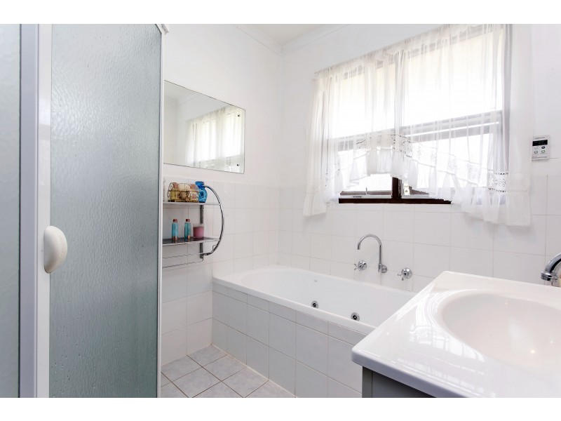 11 Cliff Avenue, Port Noarlunga South SA 5167