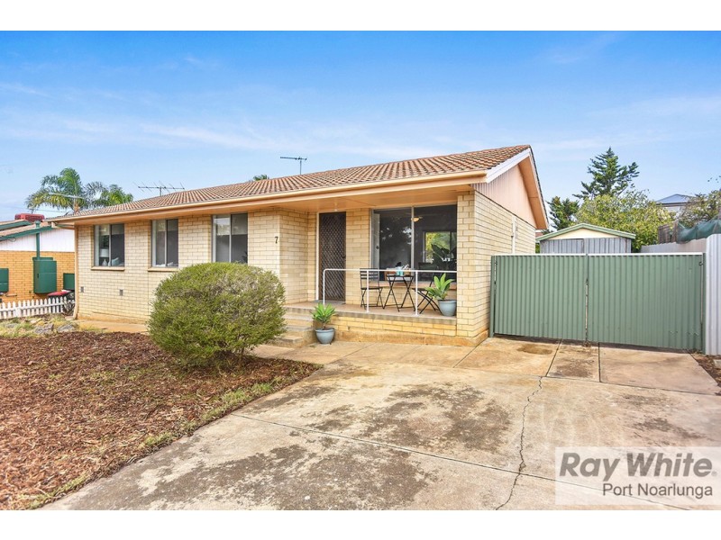 7 Dominic Crescent, Morphett Vale SA 5162