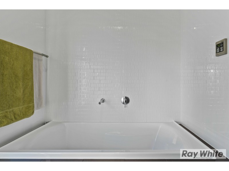 6 Petersen Crescent, Port Noarlunga SA 5167