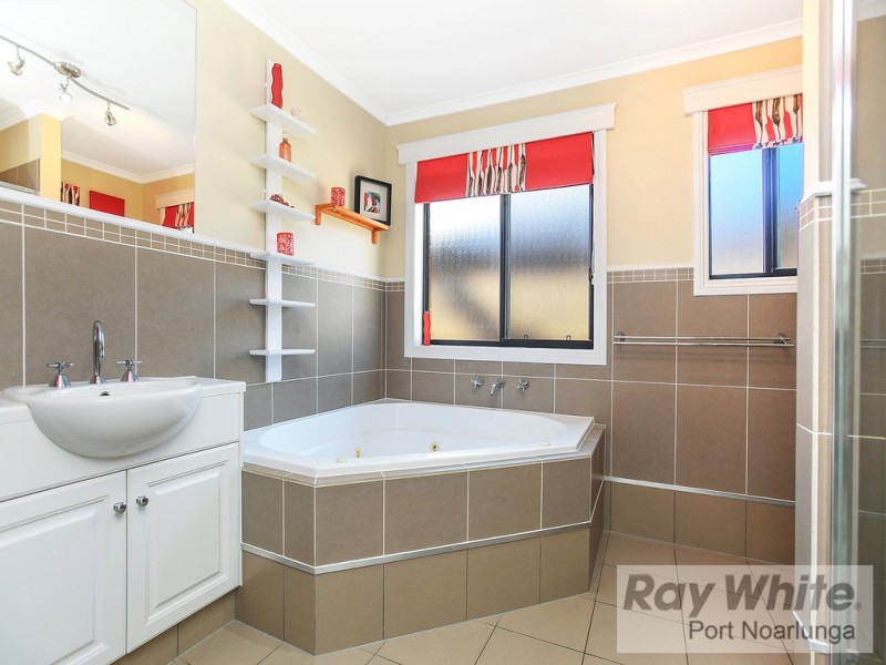 17 Esperance Boulevard, Seaford Rise SA 5169